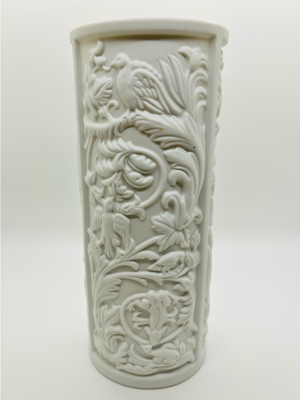 🪶 Vintage Gerold Porzellan Bavaria Germany Embossed Porcelain Floral & Bird Vase